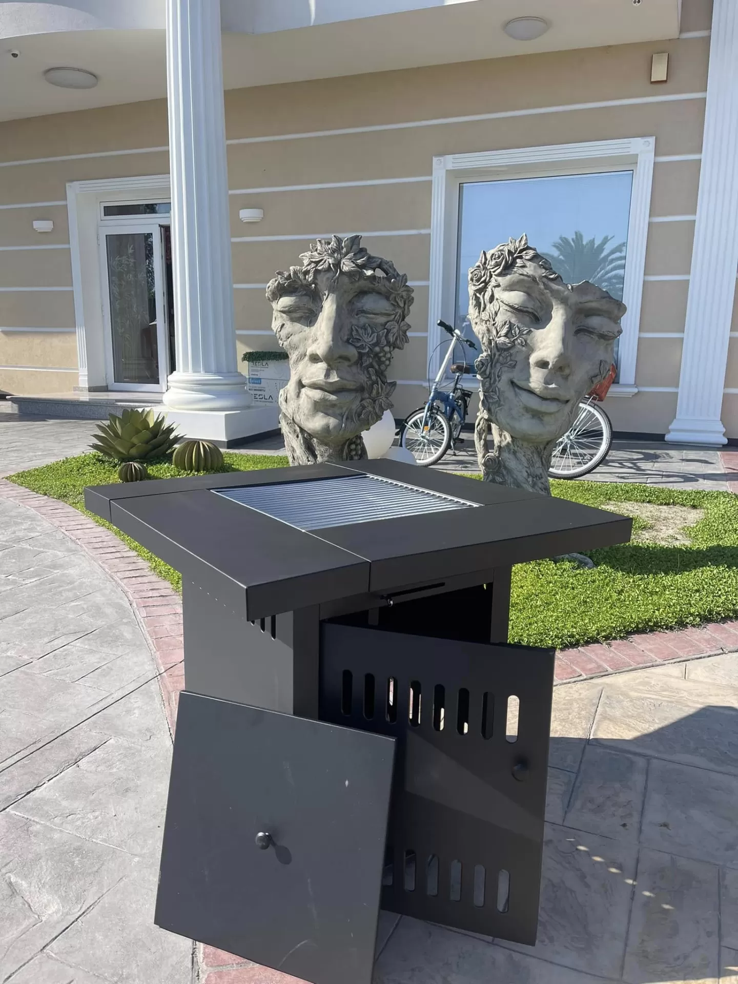 Τραπεζι Ψησταριά Μπαρμπεκιού Κάρβουνου  με Καπακι και αποθηκευτικό χώρο(ΤΕΛΕΥΤΑΙΟ ΕΚΘΕΣΙΑΚΟ)