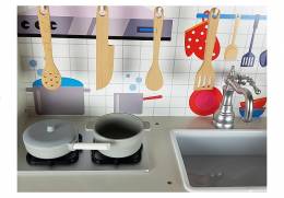Ξύλινη παιδική κουζίνα με κατσαρολικά και αξεσουαρ